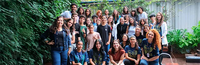 Imagem mostra grupo que inclui colaboradores da área de ESG da Pluxee