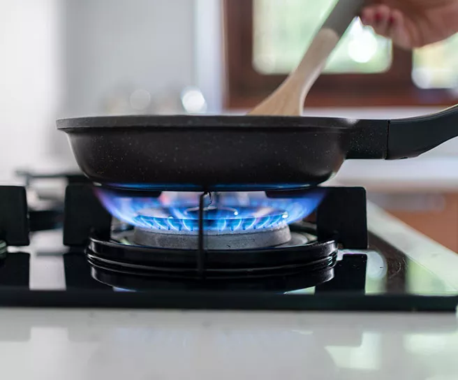 Foto mostra panela no fogão