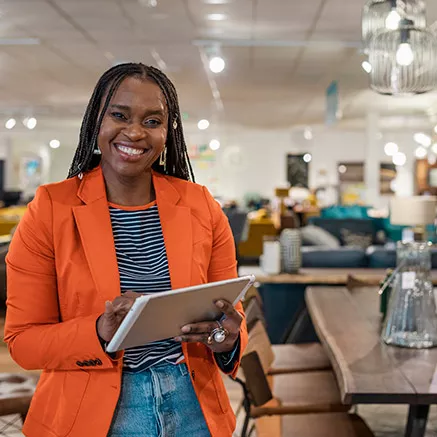 Gerente controla o horário da equipe pelo tablet